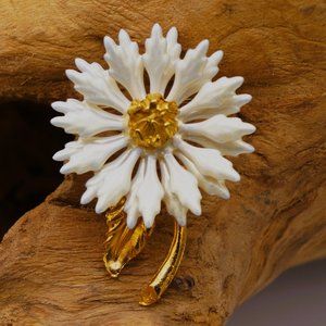 Shimmery White Enamel Daisey Gold Tone Vintage Brooch